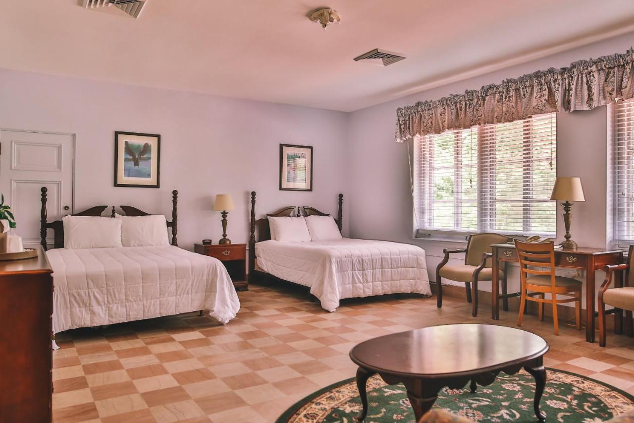 The At Wakulla Springs Inn